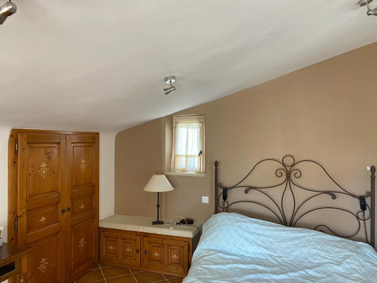Les-Pepites-De-Badou Presentent La Graviere Le Barroux Exterior photo